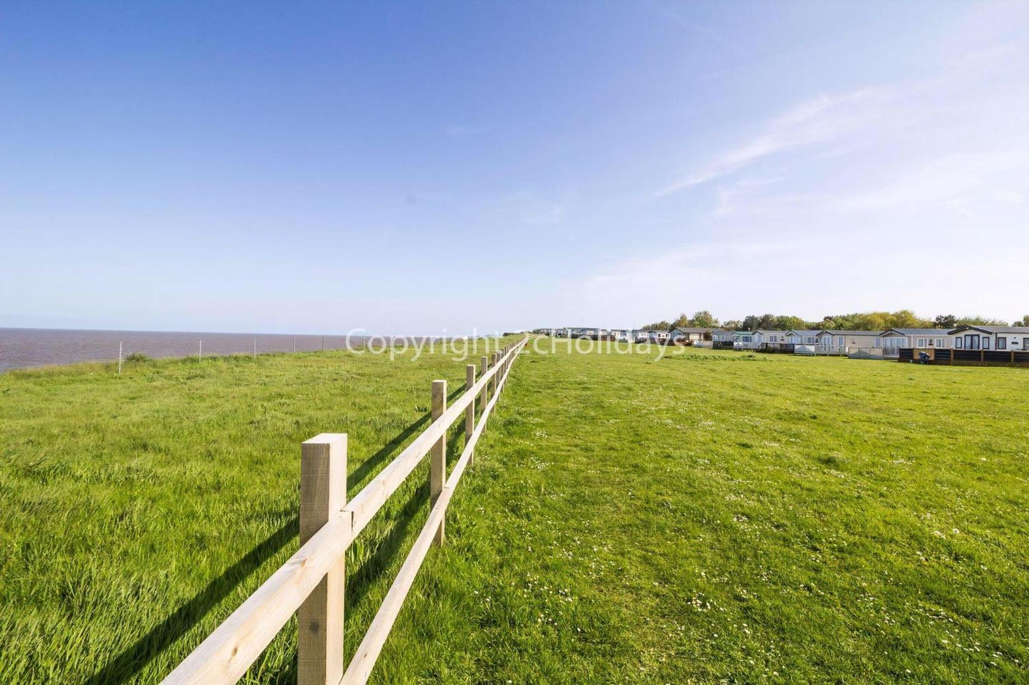Beautiful Lodge With Full Sea Views At Broadland Sands In Suffolk Ref 20235Bs 홉톤-온-씨 외부 사진