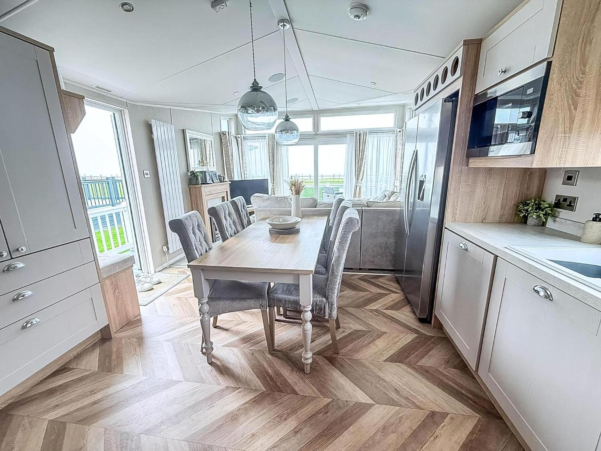 Beautiful Lodge With Full Sea Views At Broadland Sands In Suffolk Ref 20235Bs 홉톤-온-씨 외부 사진