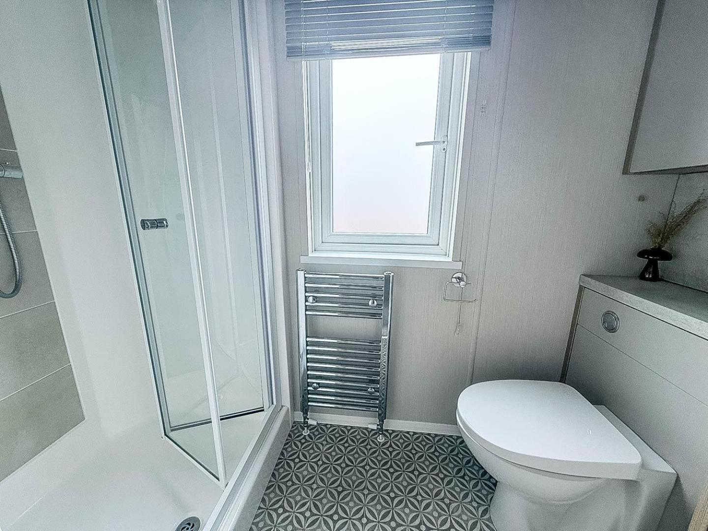 Beautiful Lodge With Full Sea Views At Broadland Sands In Suffolk Ref 20235Bs 홉톤-온-씨 외부 사진